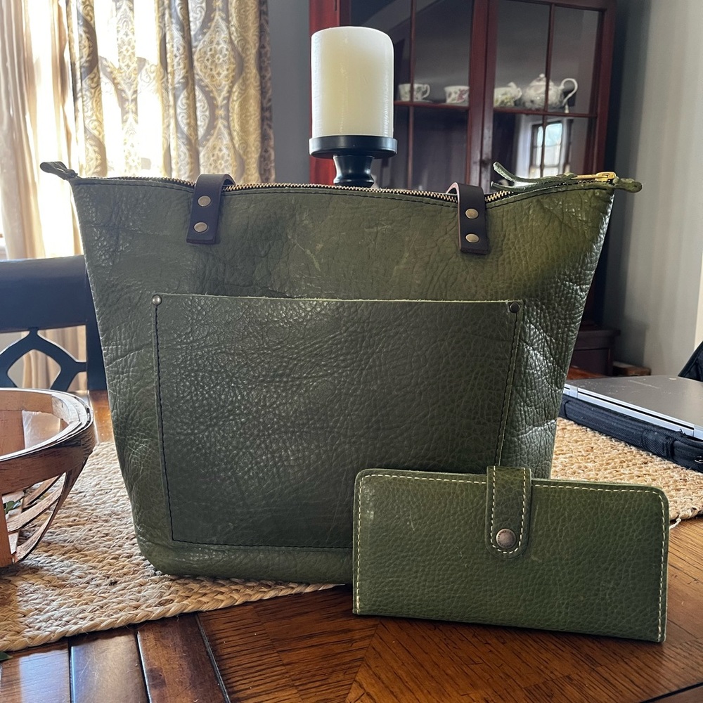 Portland leather goods medium zip Tote and wallet